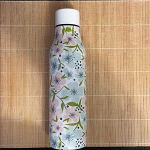 Double wall stainless steel water bottle.